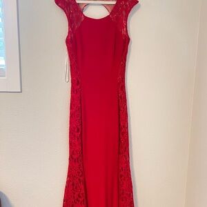 Elegant Red Lace Evening Dress